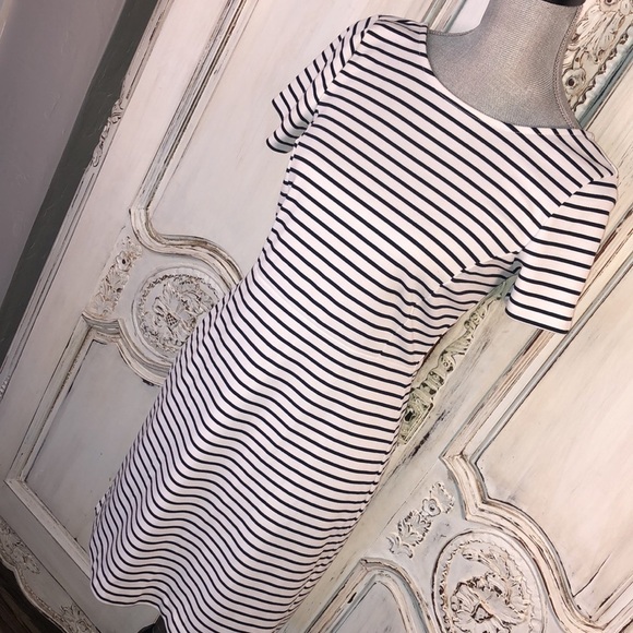 Banana Republic Black and White Stripe Waisted Short Sleeve Sheath Knit Dress - Picture 3 of 12